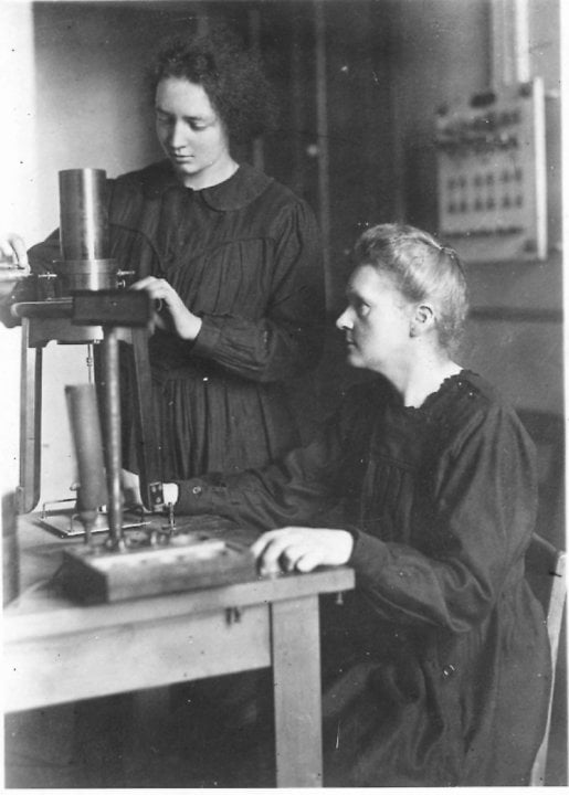 Marie Curie and her daughter Irène in the laboratory